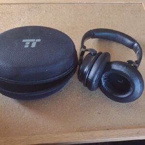 TaoTronics Black Wireless Headphones with Case
